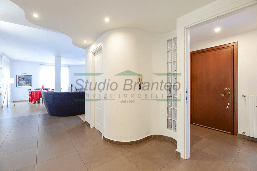 Villa bifamiliare in Via Vignareto, Besana in Brianza