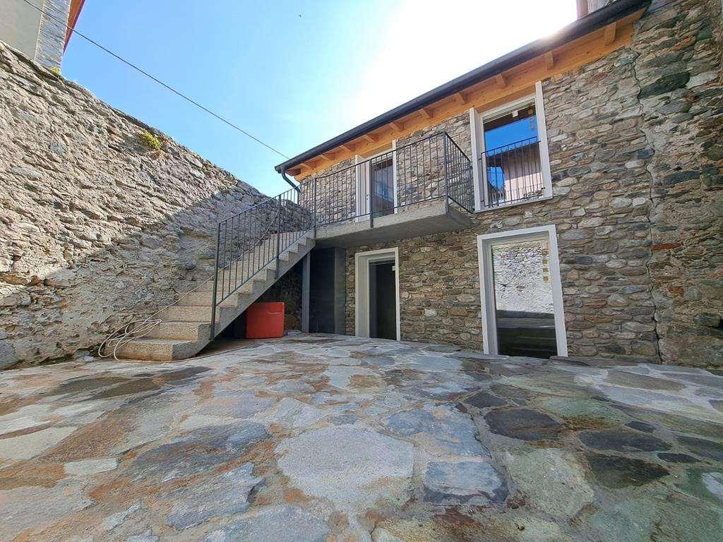 Casa indipendente, Domaso