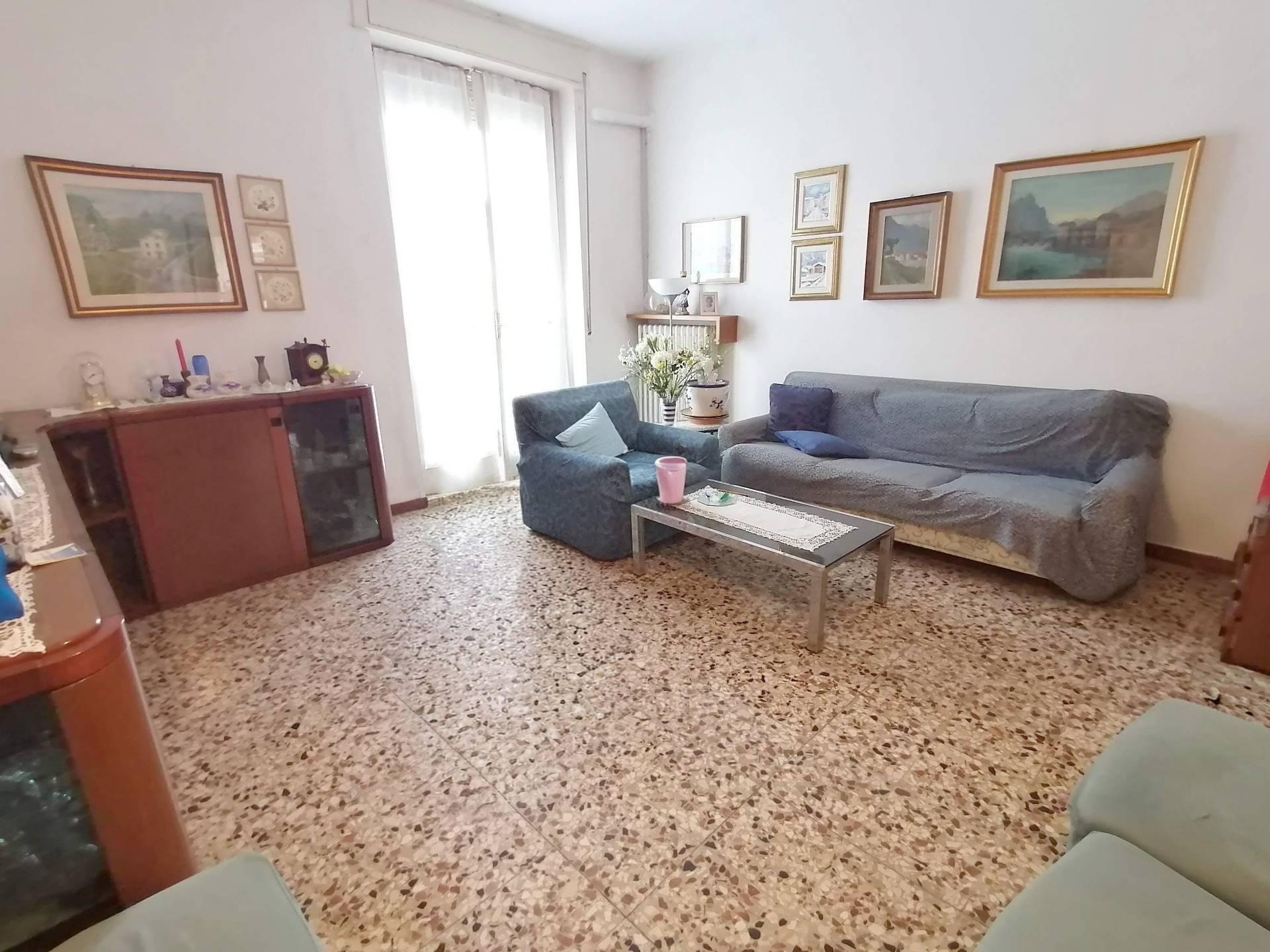 Trilocale in Via Caldone 9, Lecco