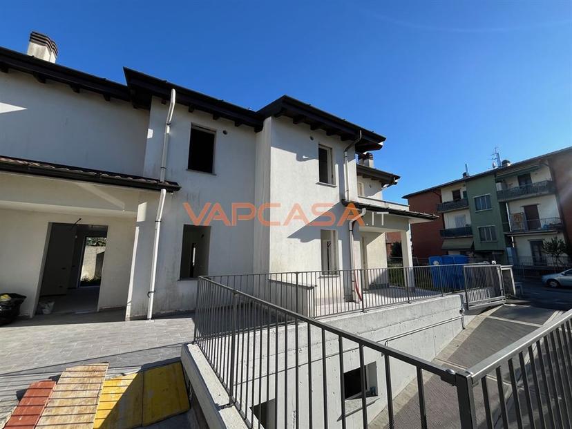 Villa a schiera in Via Monte Bianco, Castel Rozzone — foto 4 di 5