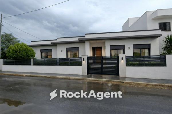 Villa in Via Marcinelle Ang. l. da Vinci, Salice Salentino — foto 3 di 5