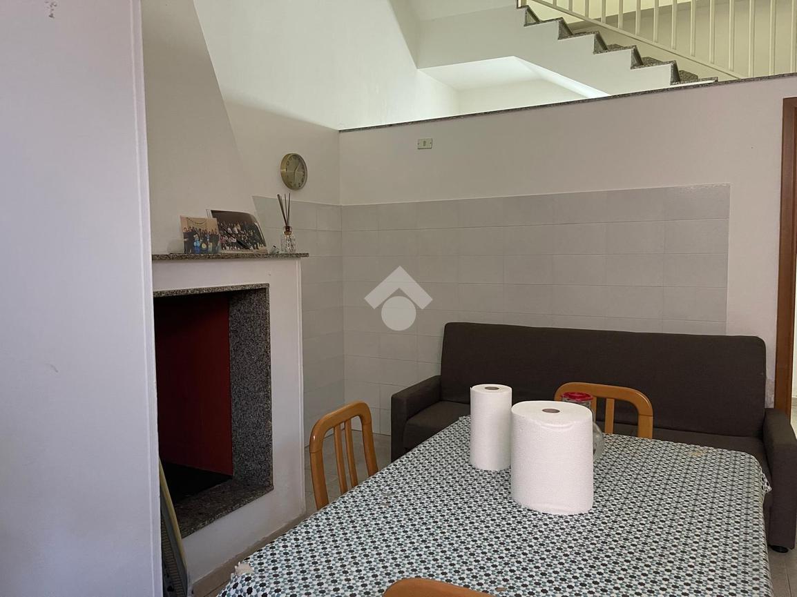 Casa indipendente in Via Edmondo d'Amicis 36, Villa Castelli