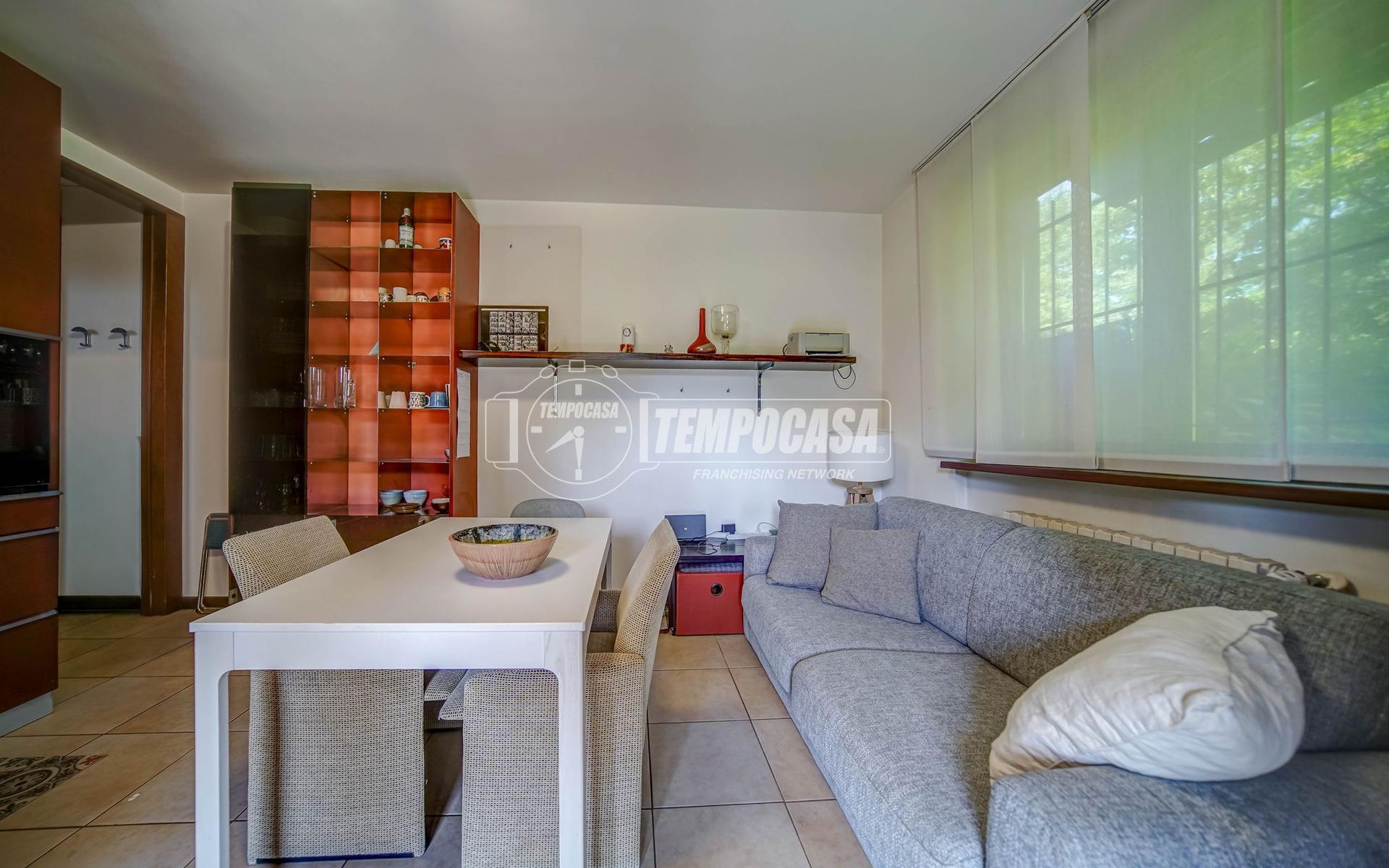 Bilocale in Via Alcide De Gasperi 27/-, Besnate