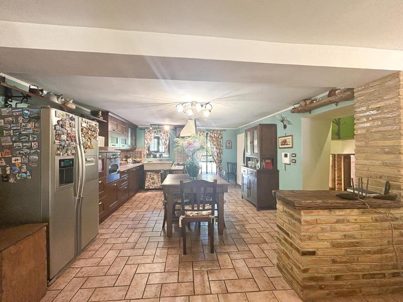 Villa in Strada Chiusa 7, Chieti