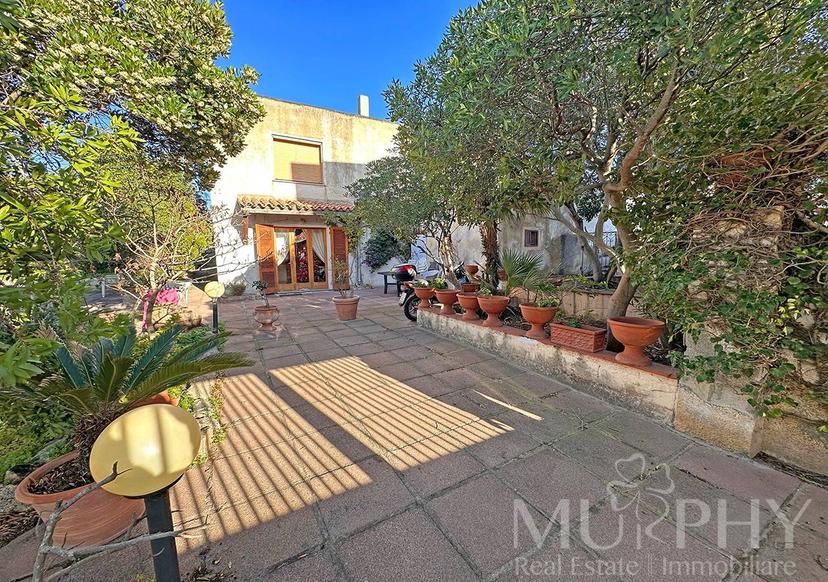 Casa indipendente in Regione Mongiardino, La Maddalena