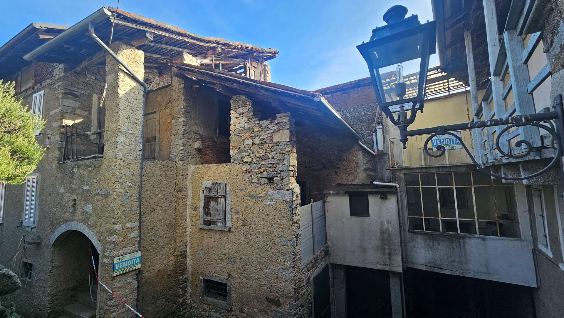 Porzione di casa, Colazza