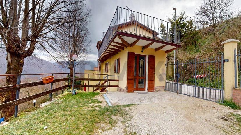 Casa indipendente in Frazione Cellerano, Nocera Umbra — foto 2 di 5