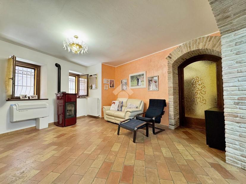 Casa indipendente in Piazza 4 Novembre 1, Vallefoglia — foto 4 di 5