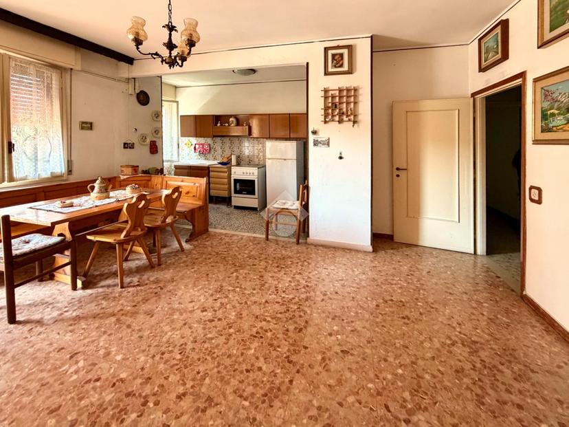 Trilocale in Via Giovanni Pascoli 12, Guastalla — foto 2 di 5