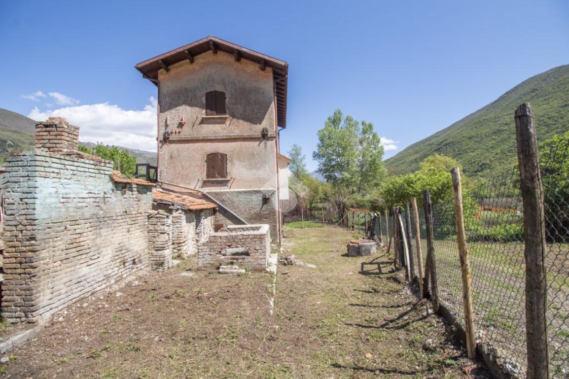 Rustico in Via Sorgenti del Peschiera, Castel Sant'Angelo