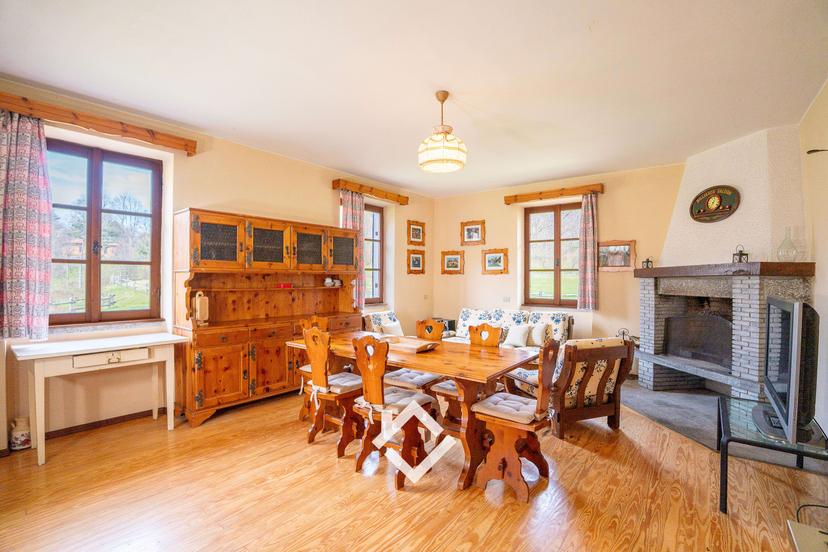 Casa indipendente in Frazione Casere , Laveno-Mombello — foto 2 di 5