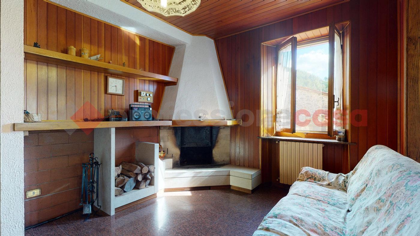 Casa indipendente in Via S. Andrea  58, Gallicano