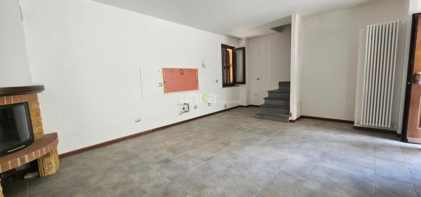 Casa indipendente in Via XXVI Maggio Snc, Monte Roberto — foto 2 di 5