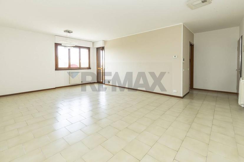 Trilocale in Giovanni Pacini 81, Seregno — foto 2 di 5