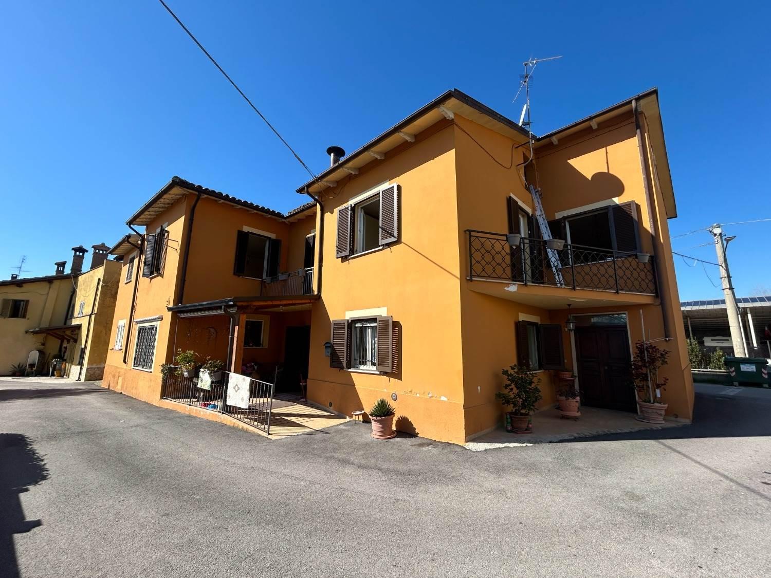 Casa indipendente in Via Pozzo Grande, Trevi