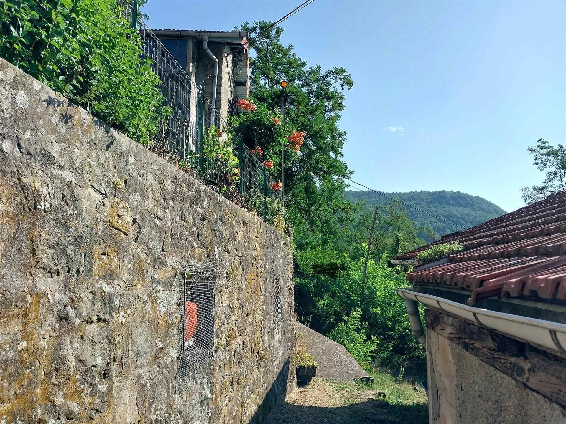 Casa indipendente, Pontremoli