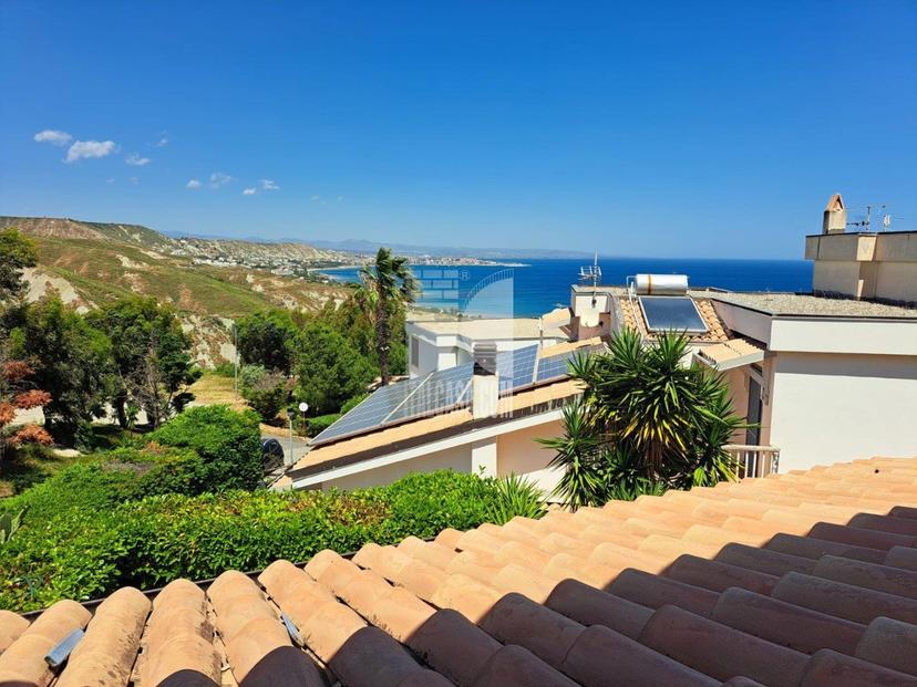 Villa bifamiliare in Viale Magna Grecia, Crotone — foto 3 di 5