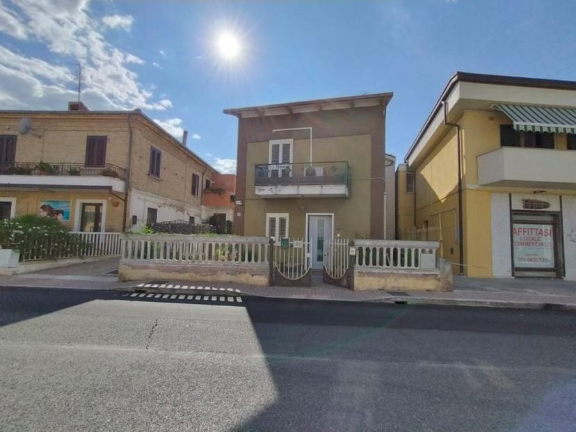 Villa in Via Gabriele d'Annunzio 21, Cepagatti — foto 2 di 5