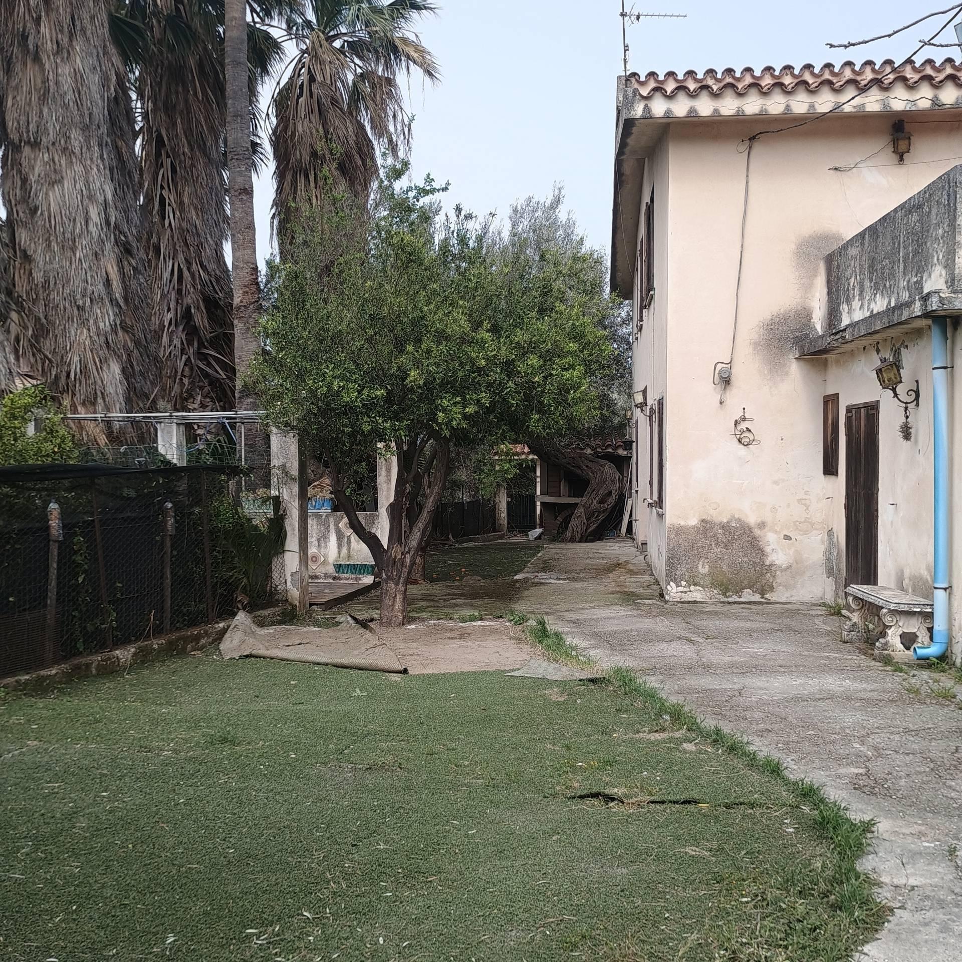 Villa, Barcellona Pozzo di Gotto
