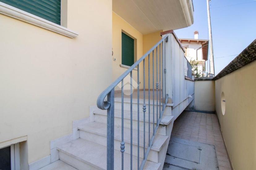 Trilocale in Via Bozzino 4, Roseto degli Abruzzi — foto 2 di 5