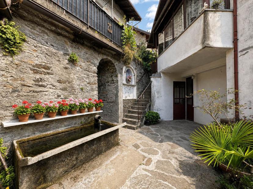 Casa indipendente in Via Verazzi, Caprezzo — foto 2 di 5