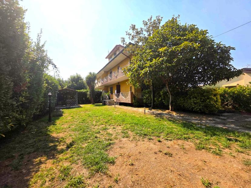 Villa quadrifamiliare, Montignoso — foto 5 di 5
