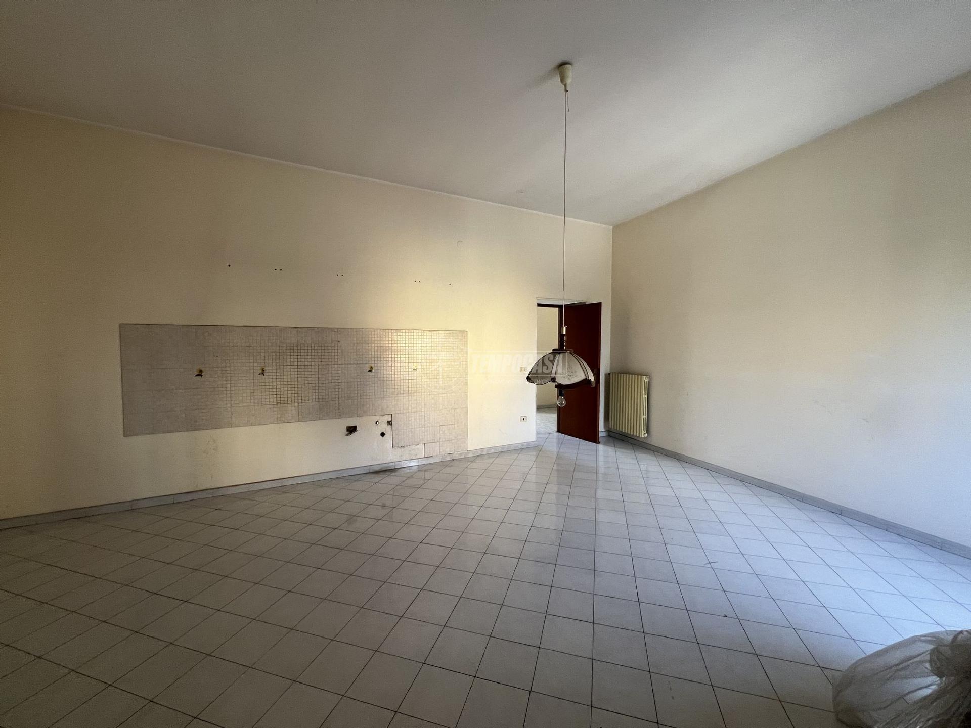 Trilocale in Via Alessandro Bisceglia 56, Aversa