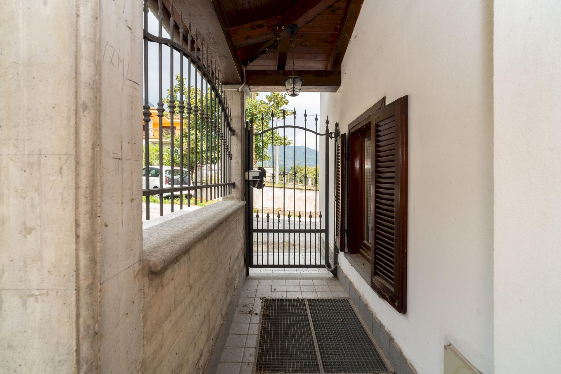 Porzione di casa in Via Luisetta 11, Envie