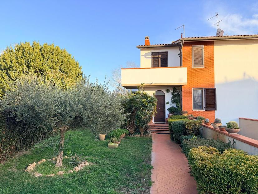 Villa bifamiliare, San Giuliano Terme — foto 2 di 5