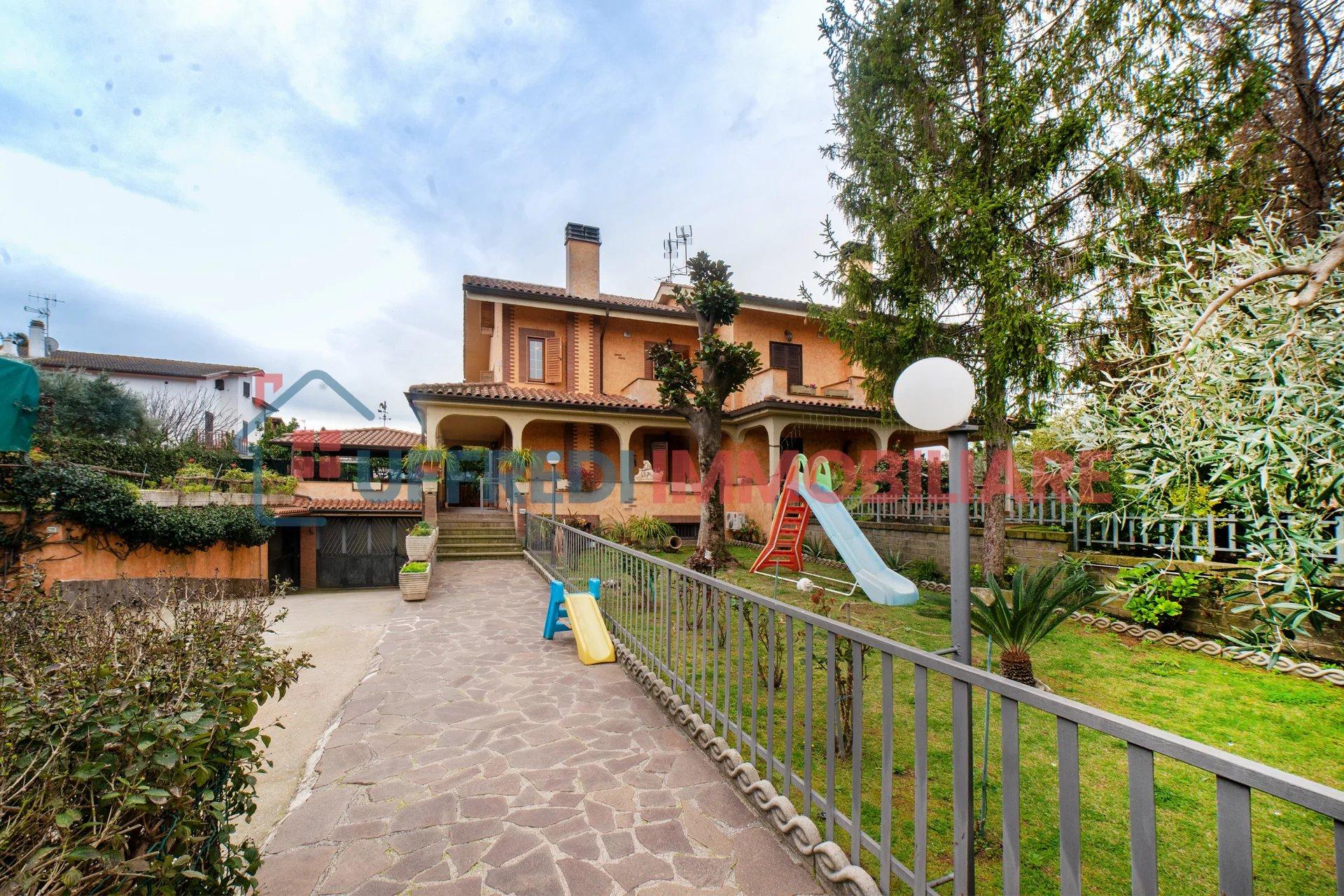 Casa indipendente in Piazzale Pietro Nenni, 14, Ariccia