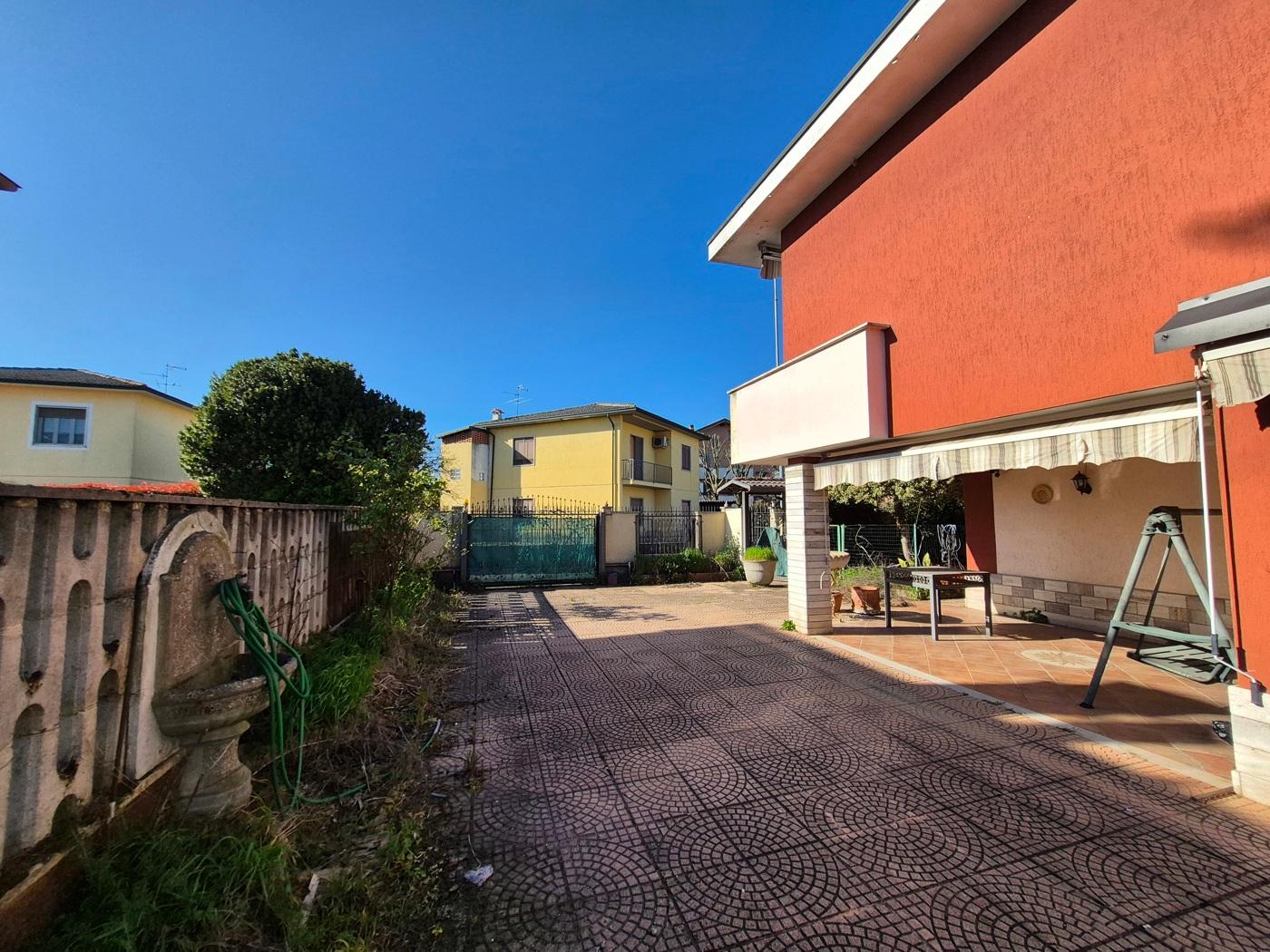 Villa in Via  Alcide De Gasperi 12, Valera Fratta