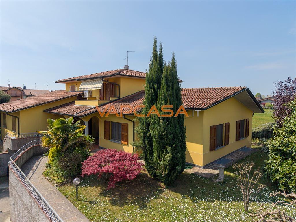 Appartamento in Via Rossini, Lurano