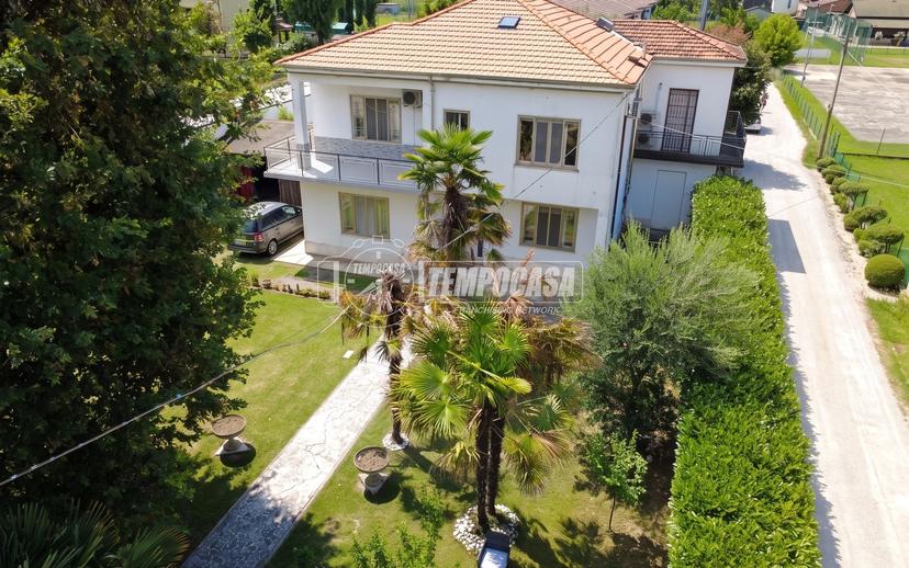 Casa indipendente in Via Chiesa, Alberone 75, Cento — foto 2 di 5
