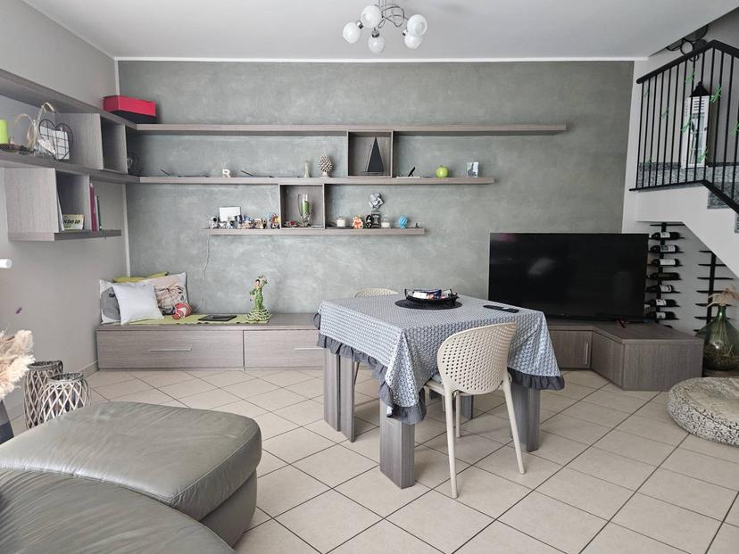 Villa in Via della Costituzione 275, Oleggio — foto 3 di 5