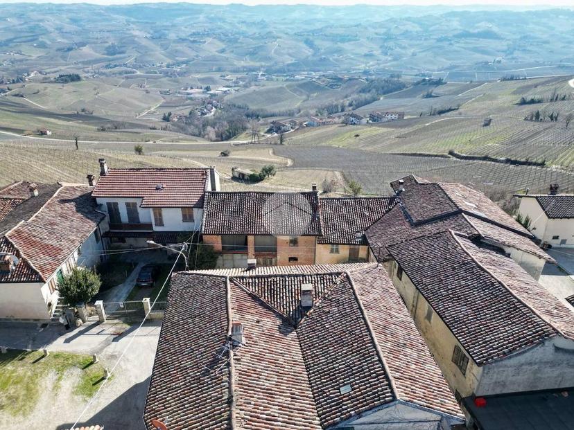 Casa indipendente in Via Vassalli 17, La Morra — foto 3 di 5