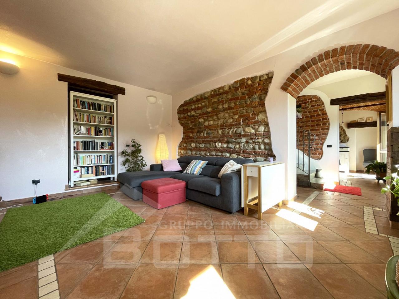 Casa indipendente in Via Grizza, Oleggio