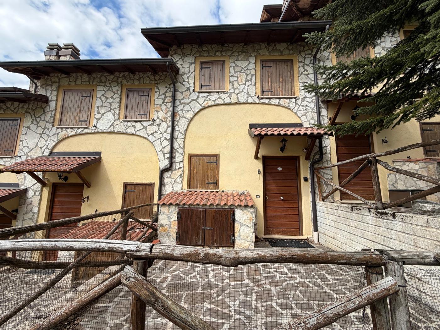 Villa a schiera in Via Monterotondo Snc, Rocca di Cambio