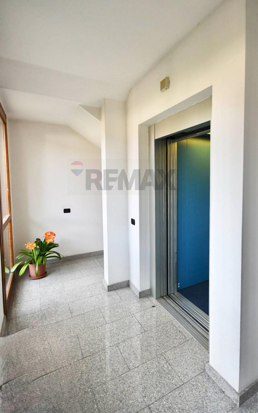 Trilocale in Via Toscanini 9, Besnate — foto 2 di 5