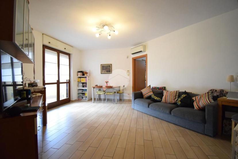 Trilocale in Via Jan Palach, Agrate Brianza — foto 3 di 5
