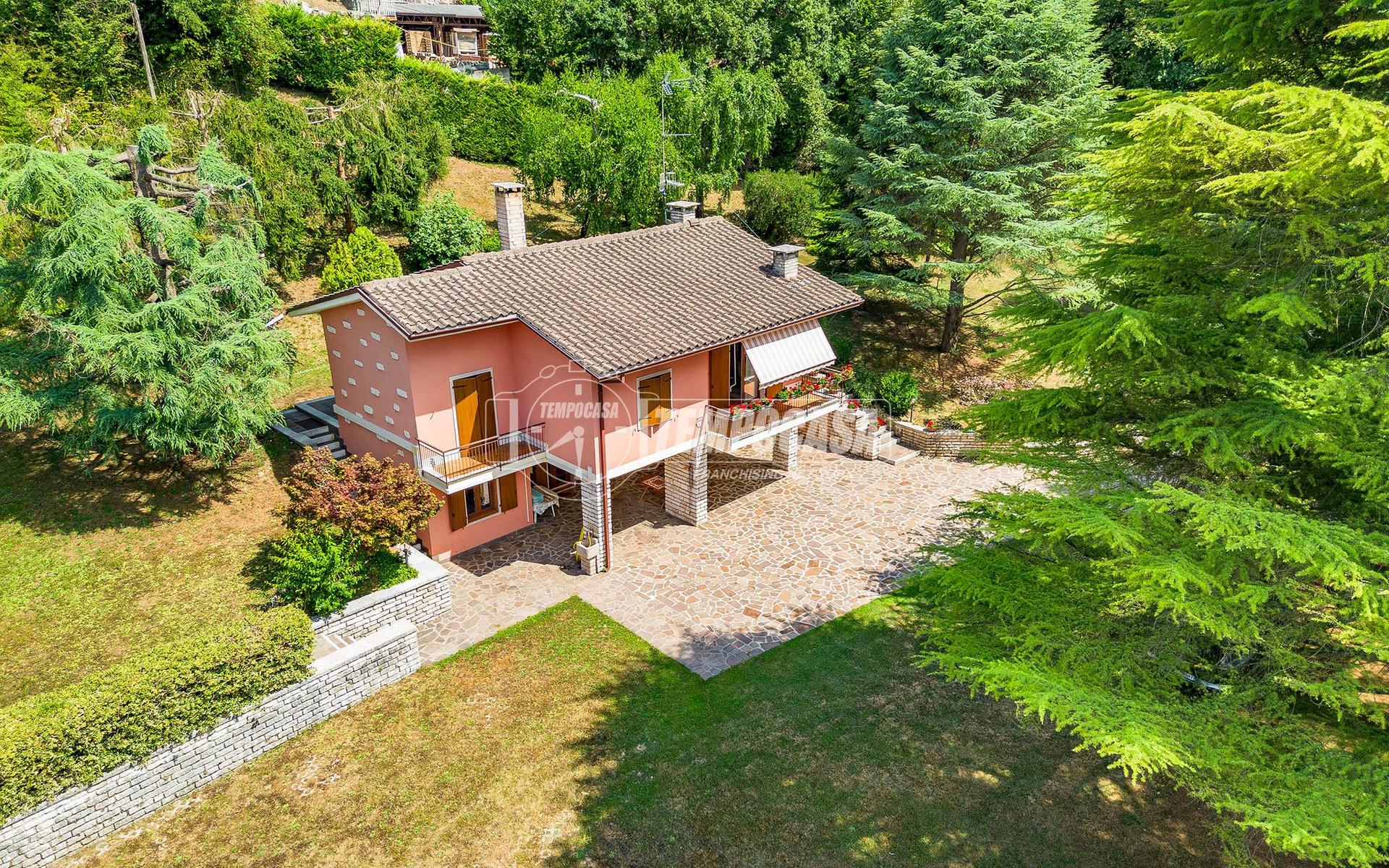 Villa in Via Tortia 7, San Zeno di Montagna