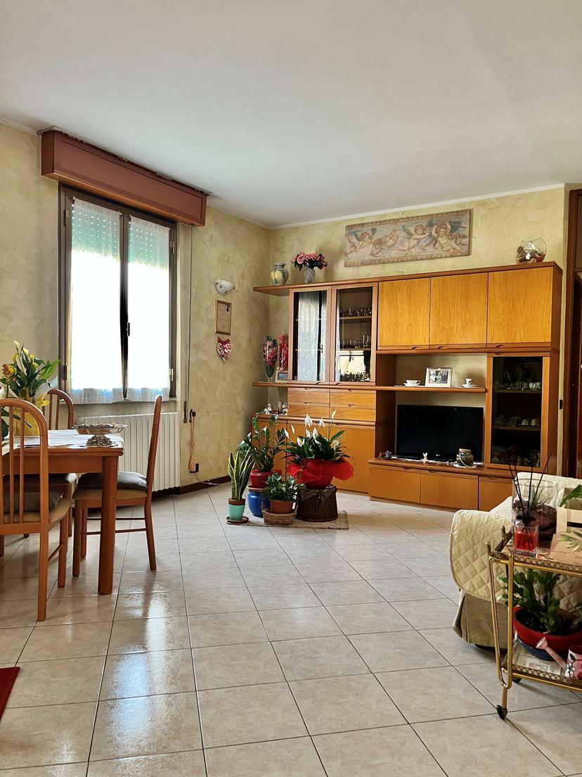 Quadrilocale in Via Torino 7, Limbiate — foto 3 di 5