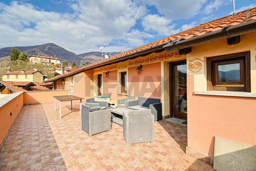 Trilocale in Piazza Bernardino Luini 8, Dumenza — foto 2 di 5
