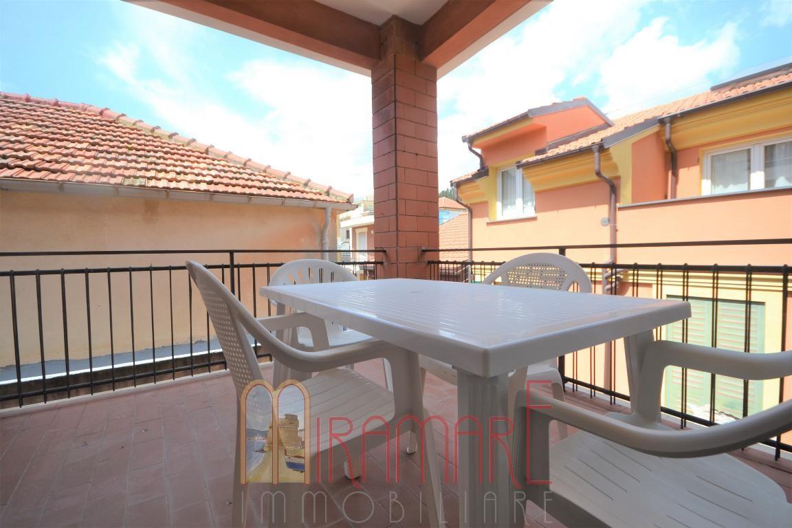 Trilocale in Piazza Andrea Doria, Alassio
