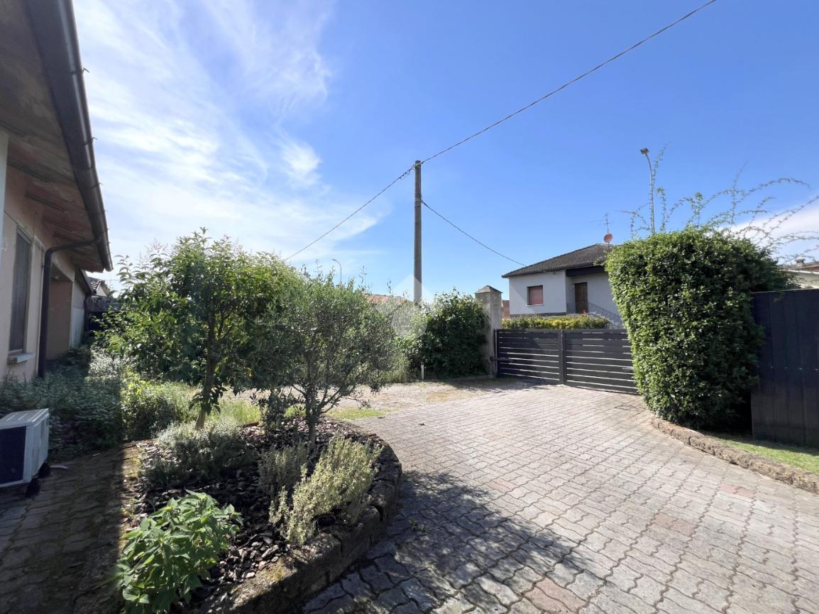 Villa in Via Marino Parenti 70, Asola