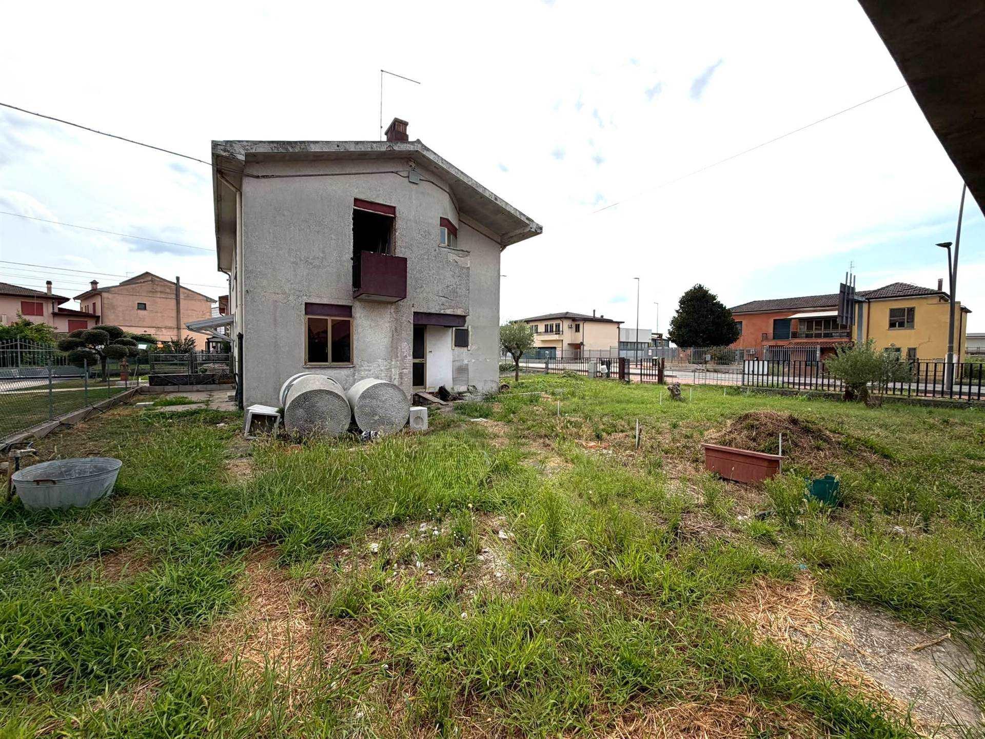 Villa bifamiliare in Via Regina Margherita, Cavarzere