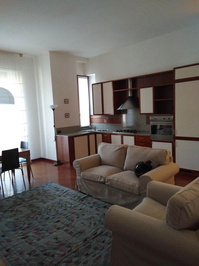 Trilocale in Via Aselli, Milano