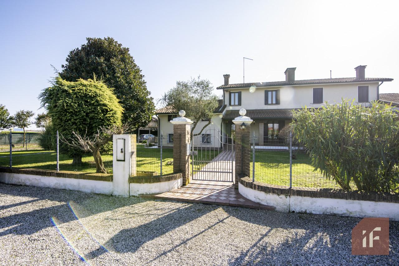 Villa in Via Argine Destro del Piovego, 44, Noventa Padovana