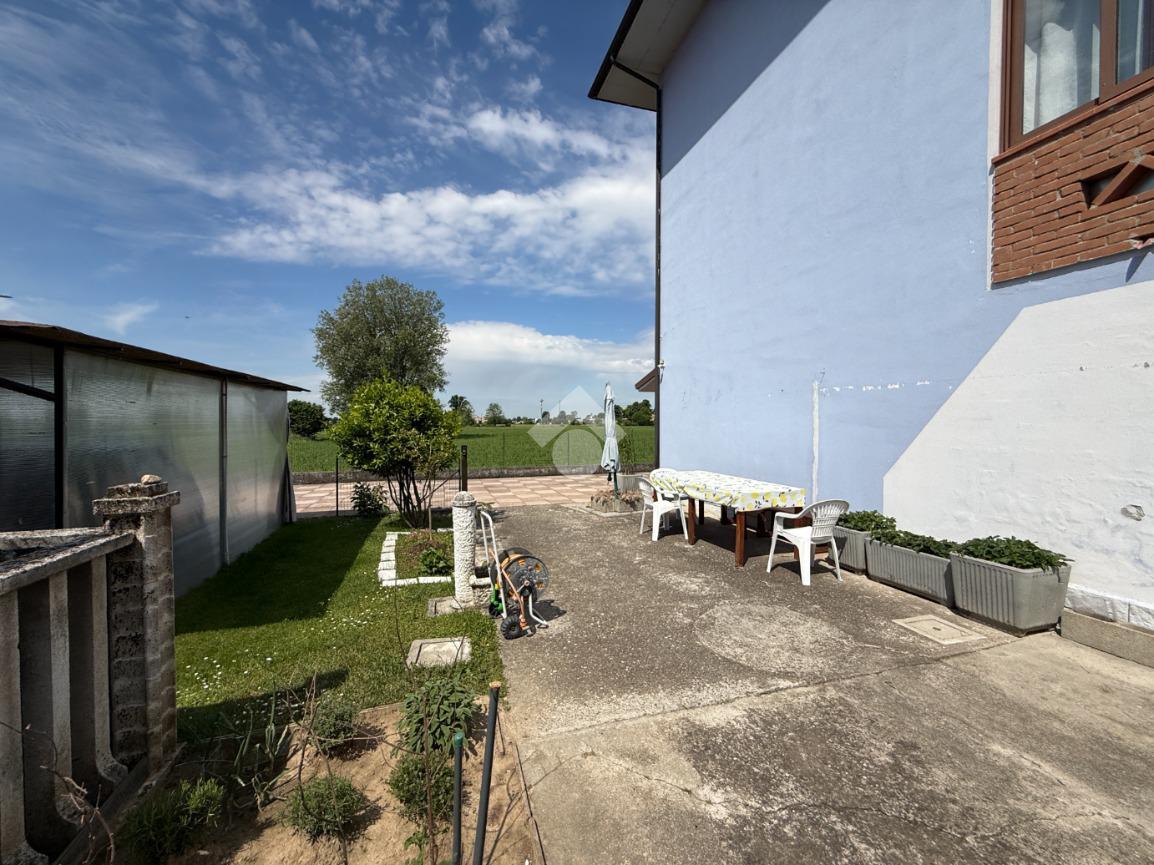 Villa in Via De Ponti 24, Dovera