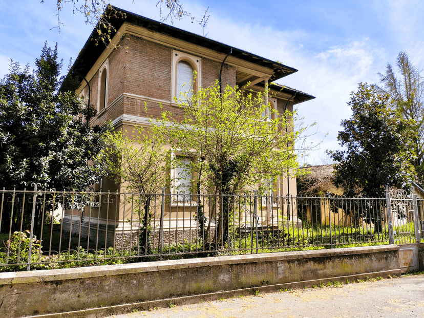 Villa unifamiliare in Viale della Resistenza 1, Massa Lombarda — foto 2 di 5