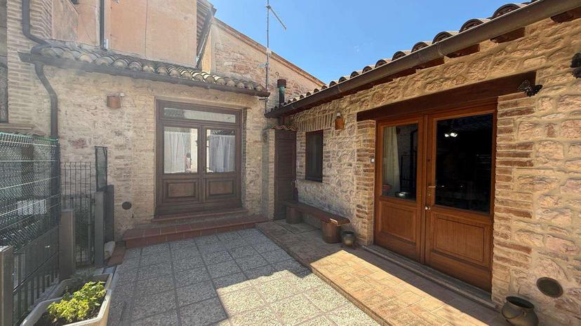 Porzione di casa in Piazza Municipale  43, Giano dell'Umbria — foto 3 di 5